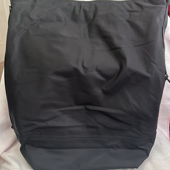 Lululemon All Set Hobo
Black NWOT🤩 - Picture 7 of 11